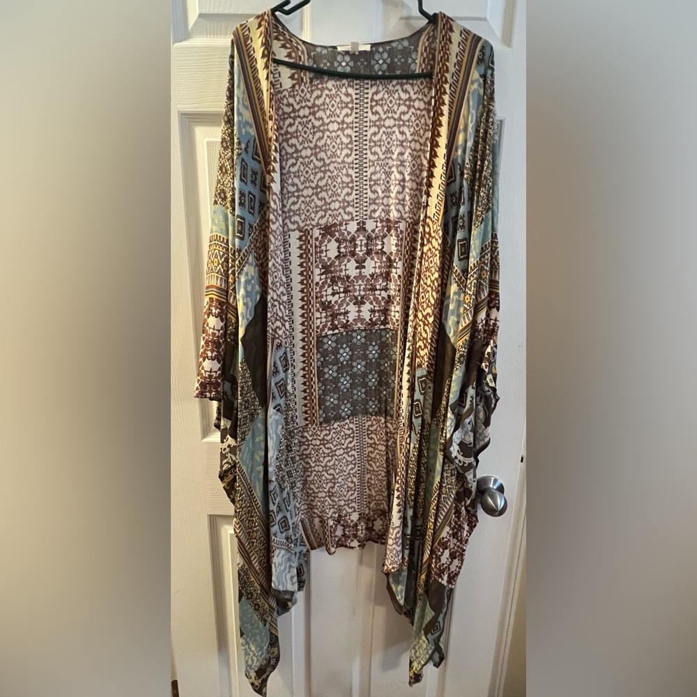 Easel Los Angeles Floral Patterned Kimono